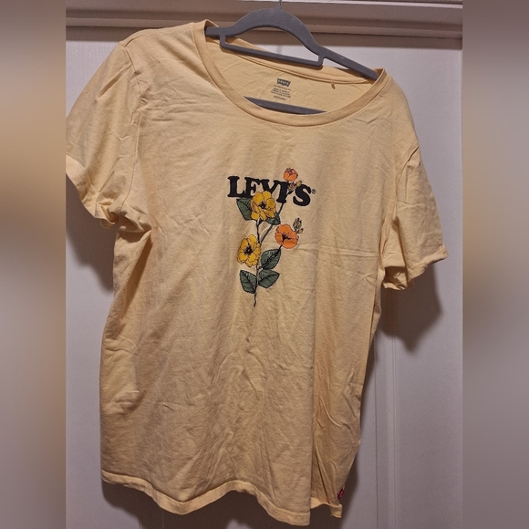 Levi's Yellow Graphic Women's Top 2X‎ T-Shirt - Picture 1 of 3